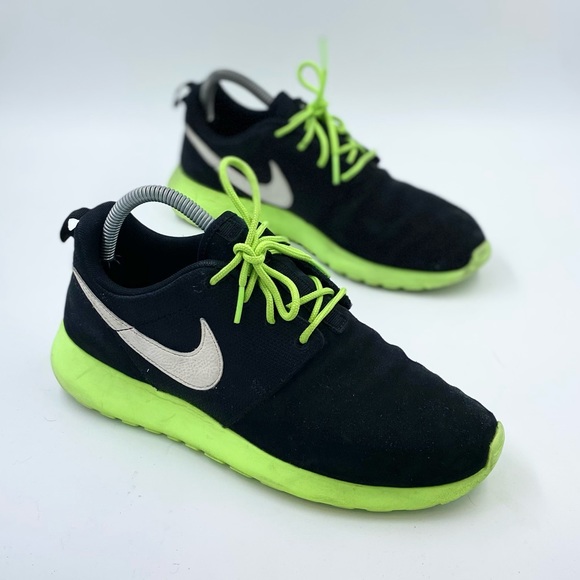 Nike Roche running shoe 6.5Y
